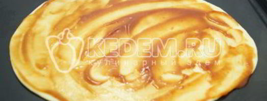 тонкая пицца с моцареллой. Шаг 9