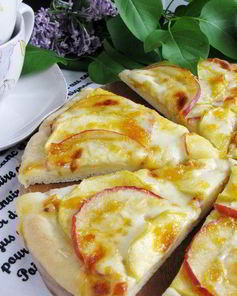 Яблочная пицца