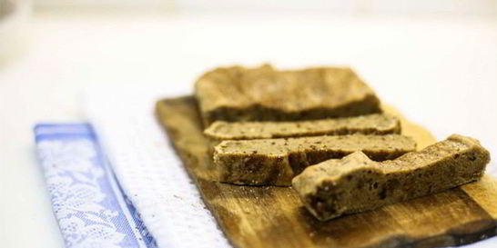 Коврижка с черносливом и орехами