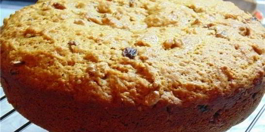 Коврижка с орехами и изюмом