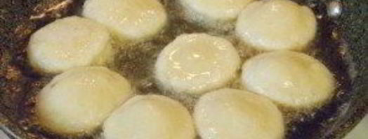 пышки на кефире, жаренные на сковороде. Шаг 6