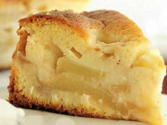 Рецепт легкой шарлотки с яблоками в мультиварке