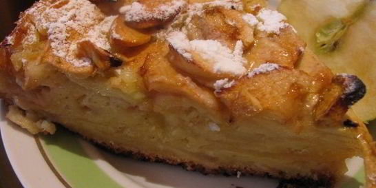 Очень яблочная шарлотка