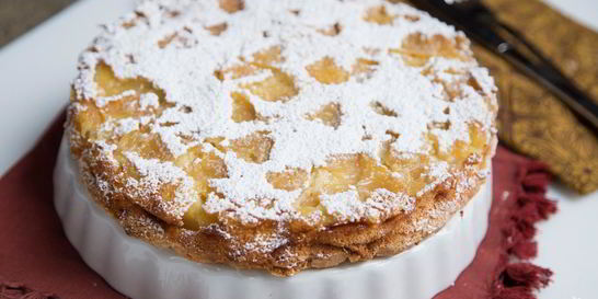 Простая Шарлотка с яблоками в духовке