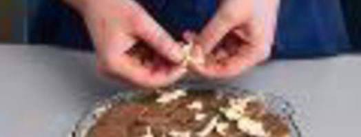 шарлотка из черного хлеба с яблоками и брусникой. Шаг 4