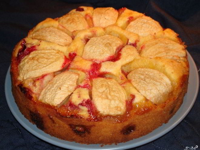 Рецепт шарлотки на кефире в мультиварке