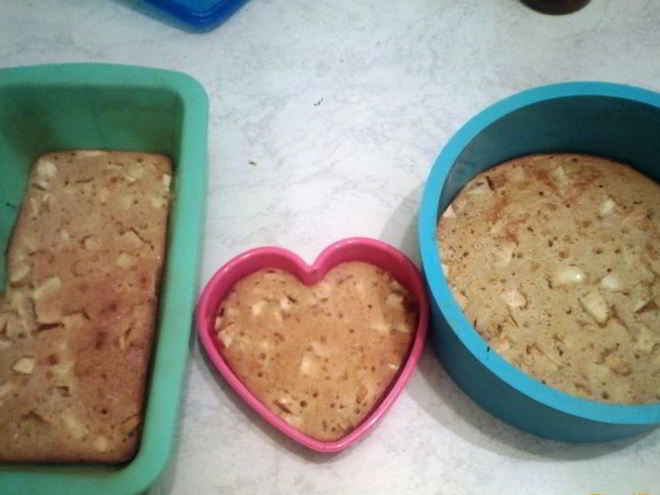 Рецепт шарлотки на ряженке с яблоками