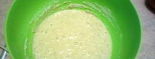 шарлотка на ряженке с яблоками. Шаг 5