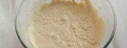 шарлотка с айвой и орехами. Шаг 2