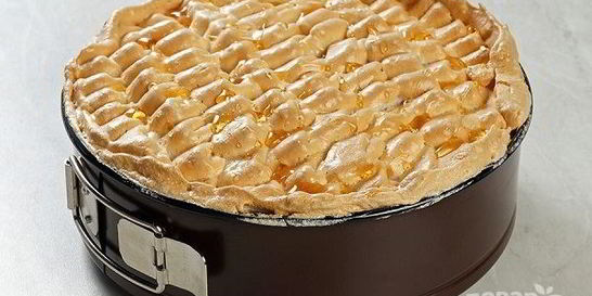 Шарлотка с безе