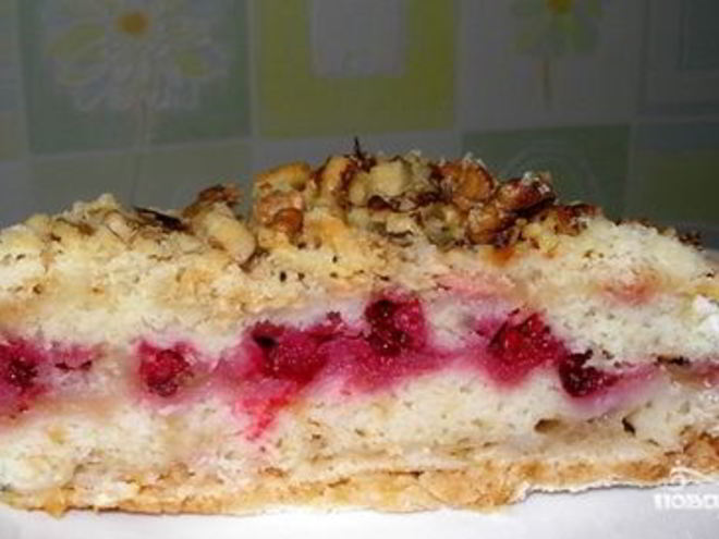 Рецепт шарлотки с брусникой и яблоками