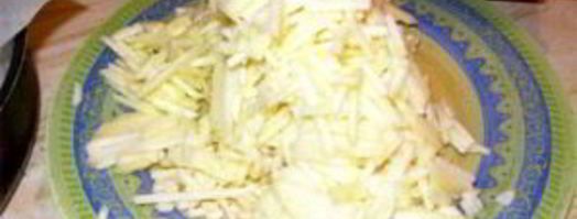 шарлотка с брусникой и яблоками. Шаг 2