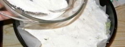 шарлотка с брусникой и яблоками. Шаг 5