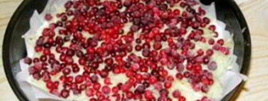 шарлотка с брусникой и яблоками. Шаг 6