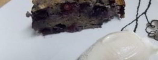 шарлотка с черникой и яблоками. Шаг 8