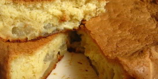 Шарлотка с грушами