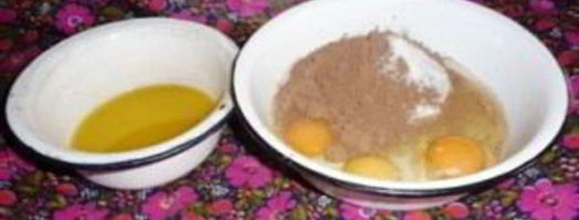 шарлотка с какао и яблоками. Шаг 2