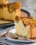 Шарлотка с карамелью