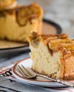 Шарлотка с карамелью