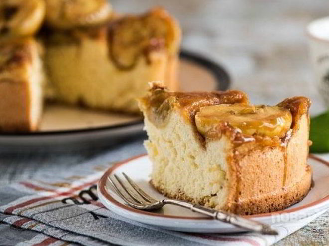 Рецепт шарлотки с карамелью