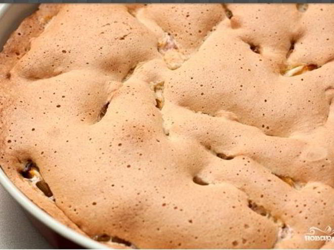 Рецепт шарлотки с персиками