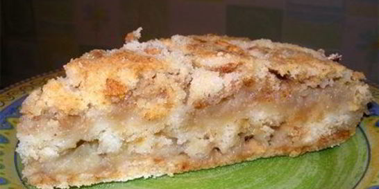 Шарлотка с тертыми яблоками