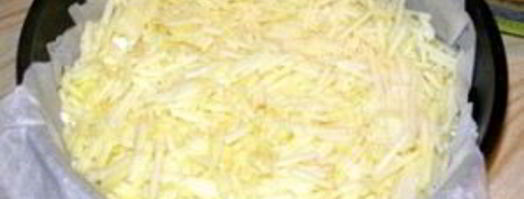 шарлотка с тертыми яблоками. Шаг 4