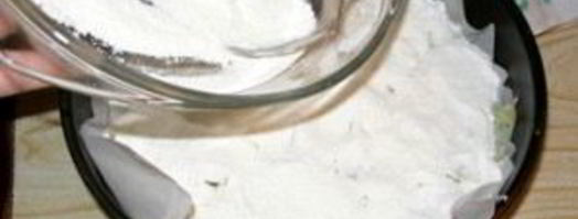 шарлотка с тертыми яблоками. Шаг 5