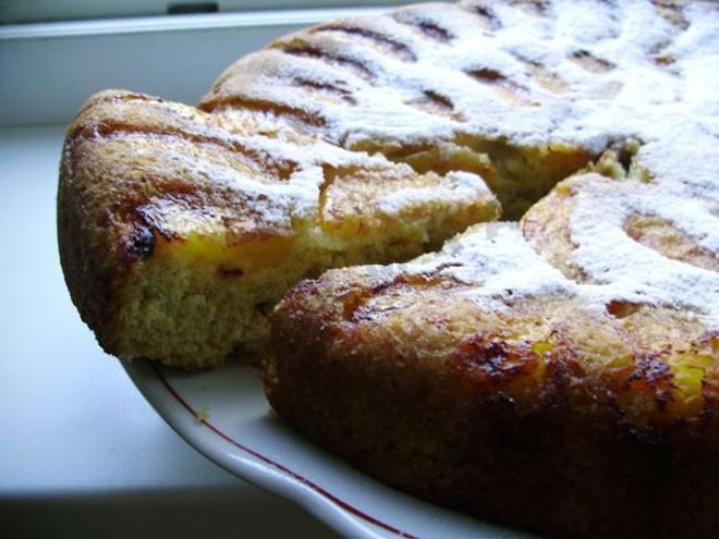 Рецепт шарлотки с вареньем в мультиварке