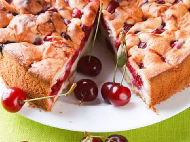 Рецепт шарлотки с вишней