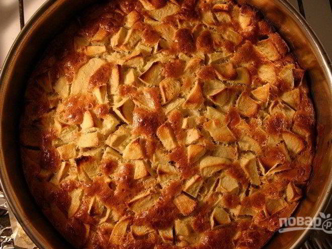 Рецепт шарлотки с яблоками без яиц