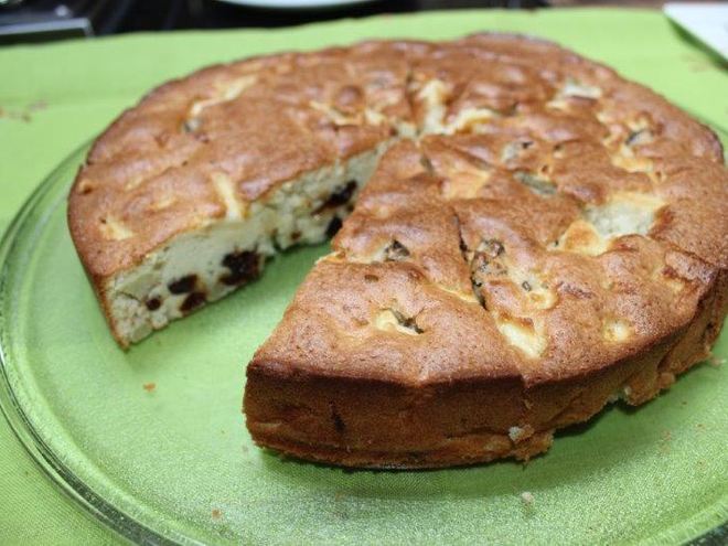 Рецепт шарлотки с яблоками и черносливом