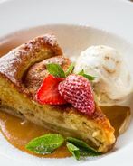 Шарлотка с яблоками и корицей