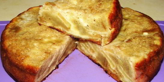 Шарлотка с яблоками и с творогом