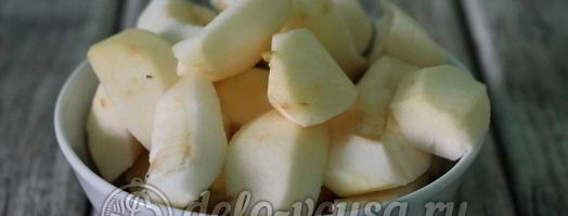 шарлотка с яблоками в мультиварке. Шаг 2