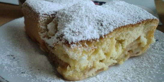 Шарлотка с яблоками