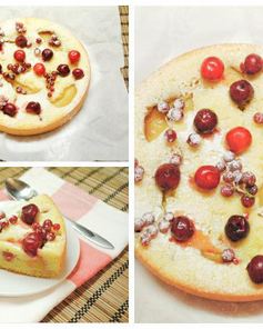 Шарлотка с ягодами