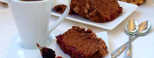 шоколадная шарлотка с ягодами. Шаг 6