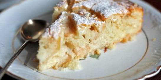 Творожная яблочная шарлотка