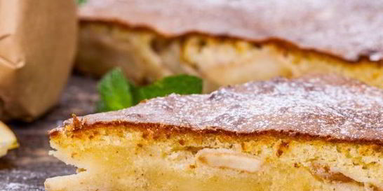 Яблочная шарлотка на сковороде