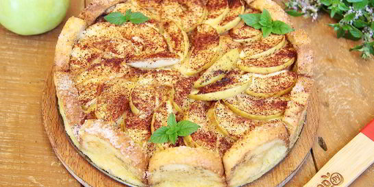 Яблочная шарлотка с хлебом