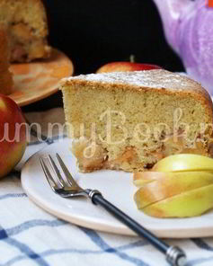 Яблочная шарлотка в мультиварке