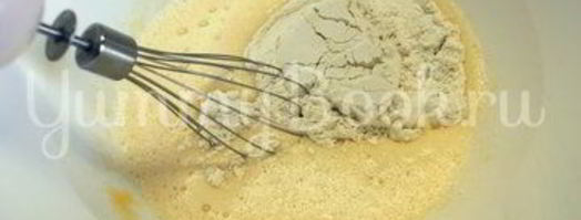 яблочная шарлотка в мультиварке. Шаг 3