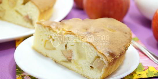 Заливная шарлотка с яблоками