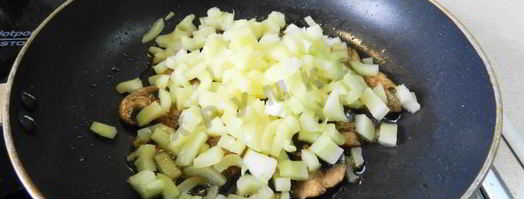 слоеные конвертики с курицей и грибами. Шаг 2