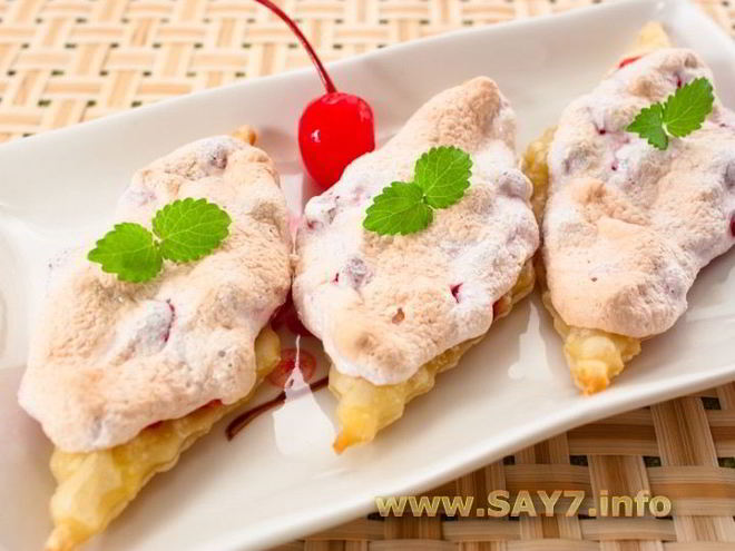 Рецепт слоек с брусникой