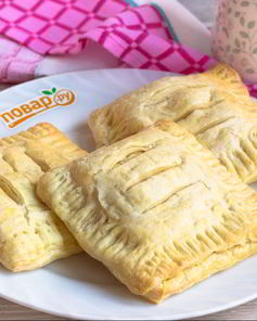 Слойки с дыней и сыром