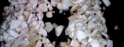 слойки с картофелем и грибами из слоеного теста. Шаг 3