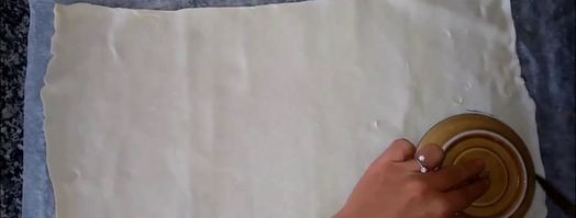 слойки с картофелем и грибами из слоеного теста. Шаг 6