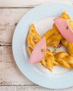 Слойки с колбасой